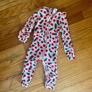 Hanna Andersson Snowberries Holiday Zip Sleeper